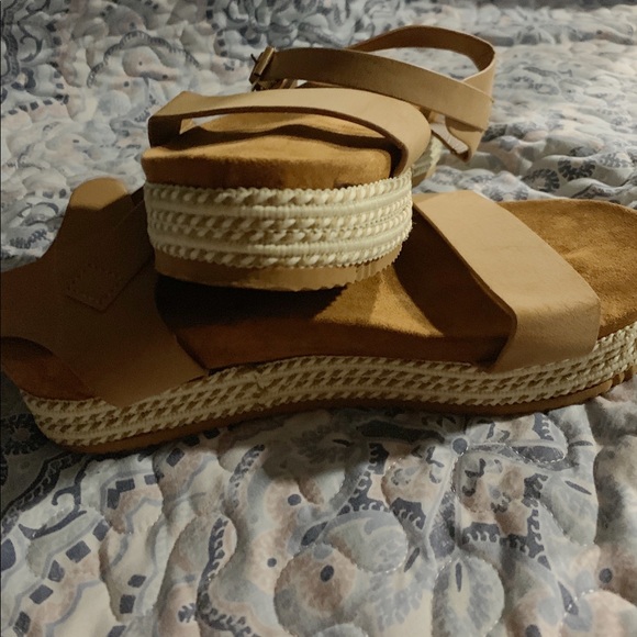 Sandals - Picture 6 of 6